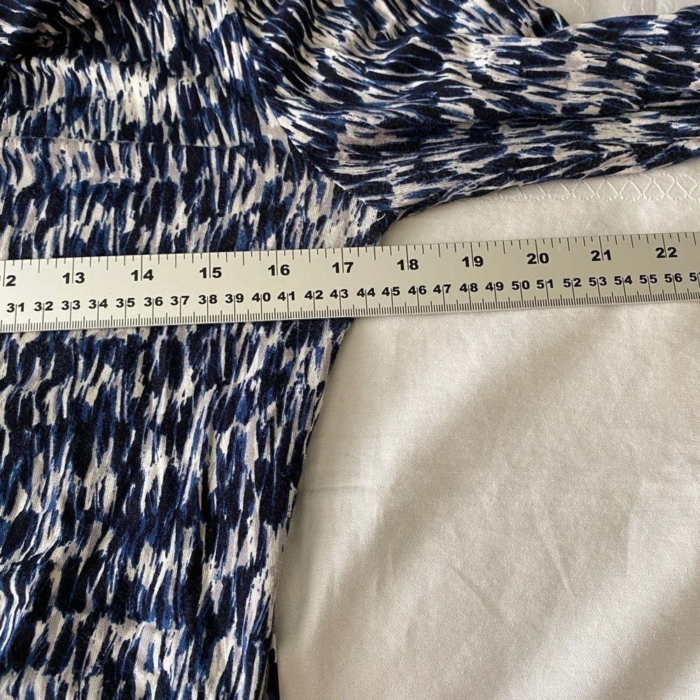Rose & Olive Women's 3/4 Sleeve Blue/White Stretchy Tunic Top Size Medium - Picture 10 of 13